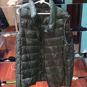 uniqlo lightweight puffer vest